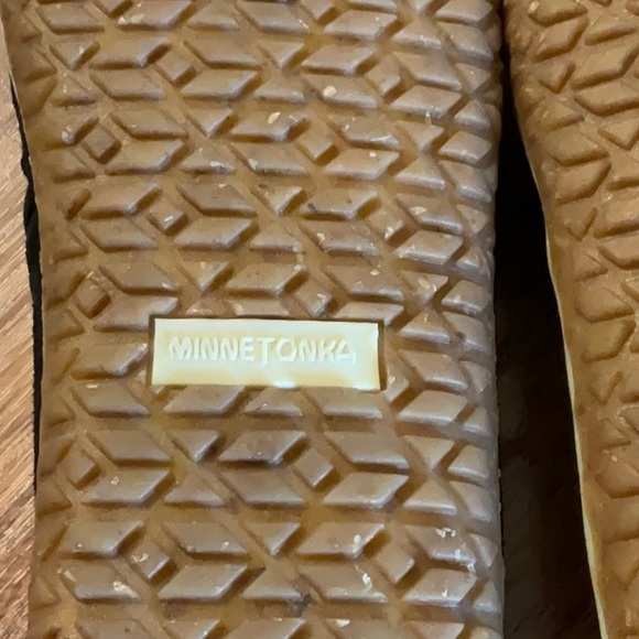 Minnetonka Black Leather Suede Sherpa-Lined Moccasin Shoes 💕 - Picture 6 of 6